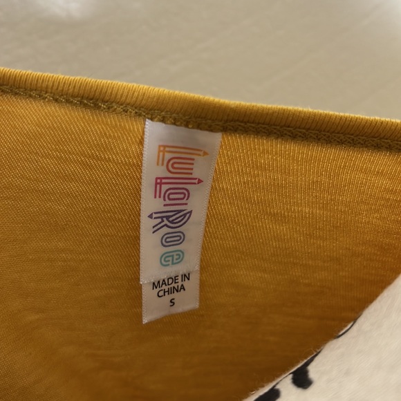 LuLaRoe Classic T - Picture 3 of 4